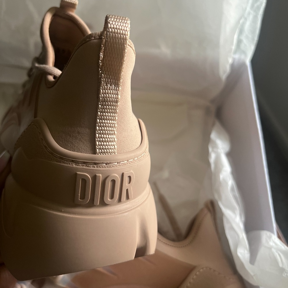 Christian Dior Sneakers Size: 39.5 Color: Nude BRAND NEW IN BOX NEVER WORN - Picture 4 of 6